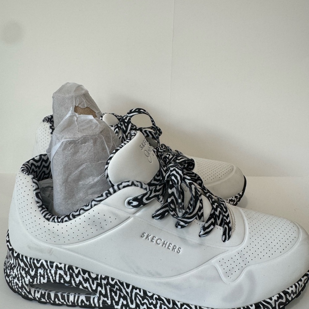 Skechers White and Black Women's Sneakers size 11